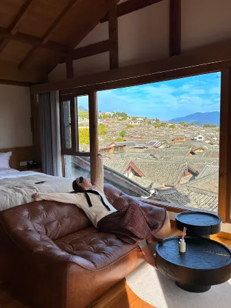 Yishi Yunkuan Ancient City Panoramic Homestay (Lijiang Ancient City Dashuiche Branch)