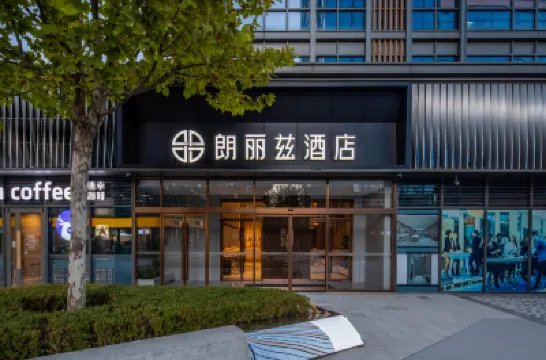 Palace Hotel (Daoxianghu Road Subway Station) Hotels in Xiang Mountain, Badachu Scenic Spot