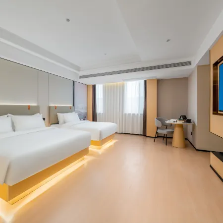 Yunlan Platinum Hotel (Danyang High-Speed Railway Station Tianbo City)