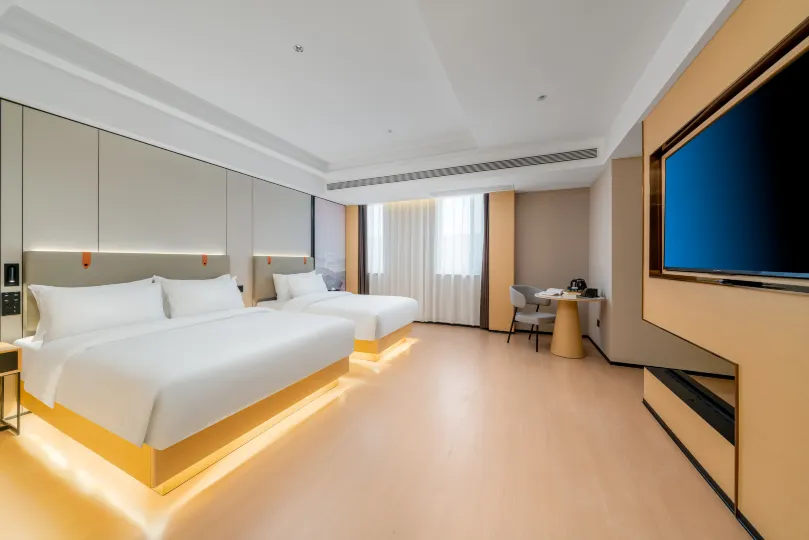 Yunlan Platinum Hotel (Danyang High-Speed Railway Station Tianbo City)