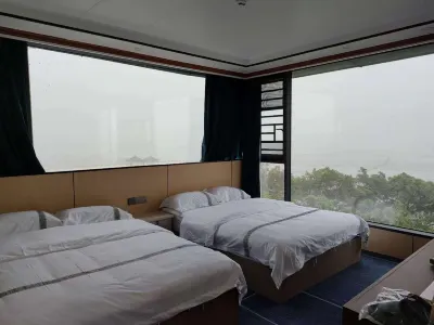 Fangchenggang Guanhai Inn (Lushan Ancient Village Fishing Village Shop) Hotels near Dawan Marina