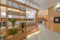 Clouds  hotel Hotels in Nanjian