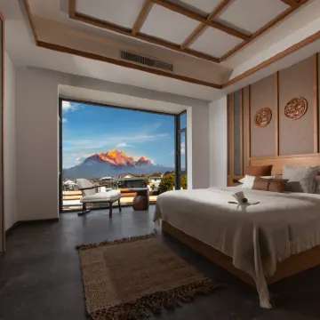 納主·空中庭院設計師雪山觀景民宿（麗江城日照金山店） 鄰近黑龍潭公園的酒店