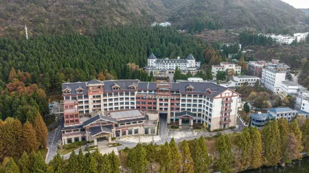 Jiugongshan Panorama International Hotel Отели рядом с достопримечательностью «Yunzhong Lake Reservoir»