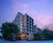 TOWO Shangpin Hotel (Nanchang Railway Station Normal University Qingshan Lake Campus Branch) Hotels near 699 Life Space