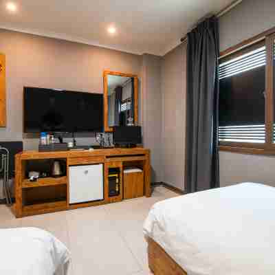 Gung Hotel Rooms