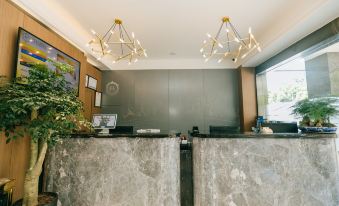 Helen Hotel (Chengdu East Station Sichuan Normal University Branch)