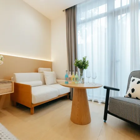 Yuejia Hotel (located within the Xitang Ancient Town Scenic Area)