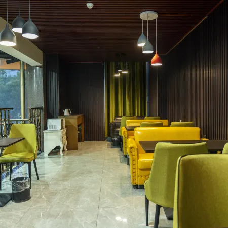Super 8 Hotel (Weifang High Speed Railway North Station)