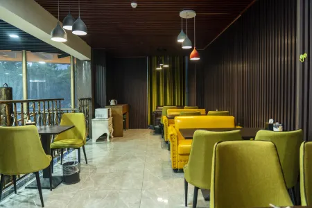 Super 8 Hotel (Weifang High Speed Railway North Station) Отели рядом с достопримечательностью «Yangjiabu Folk Art Grand View Garden»