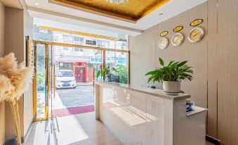 Hongrui Express Hotel