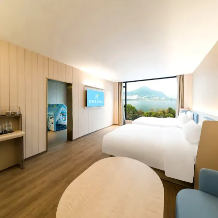 Hanting Hotel (Kaizhou Hanfeng Lake) Отели рядом с достопримечательностью «Кэчжоу Большой Рынок»