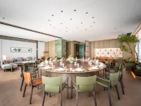 Wuhan JING Hotel (Wuhan Zoo International Expo Center) Hotels near Guiyuan Temple