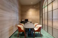 武漢楚河漢街東湖萊斯麗呈華廷飯店