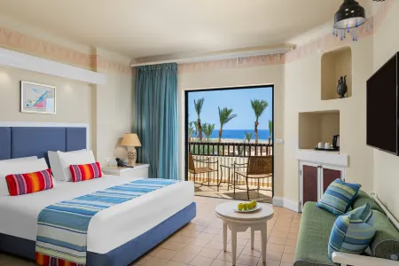 Pickalbatros Sands Port Ghalib Отели рядом с достопримечательностью «Bridge of Royal Tulip Beach Resort»