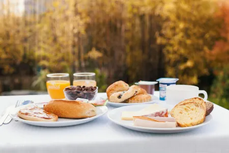 Toyoko INN Marseille Saint Charles Отели рядом с достопримечательностью «Randonnées théâtrales Marcel Pagnol Cie Dans la cour des Grands»