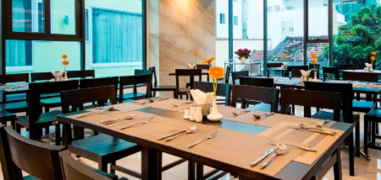 CCT Luxury Hotel Отели рядом с достопримечательностью «Лонг Шон»