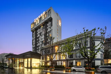 GUI Ke Hotel (Shanghai Zhenru Huanyu City Zhongning Road Subway Station Branch)