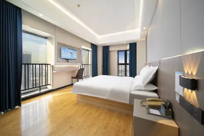 Yestour Hotel (Wuhan Tiyu Zhongxin Subway Station Jingkai Wanda) Hoteller i Caidian District