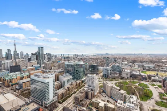 บูราโน คอนโดส์ ใน ดาวน์ทาวน์ โตรอนโต