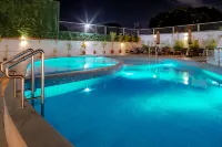 The Isabelle Hotel - مسبح