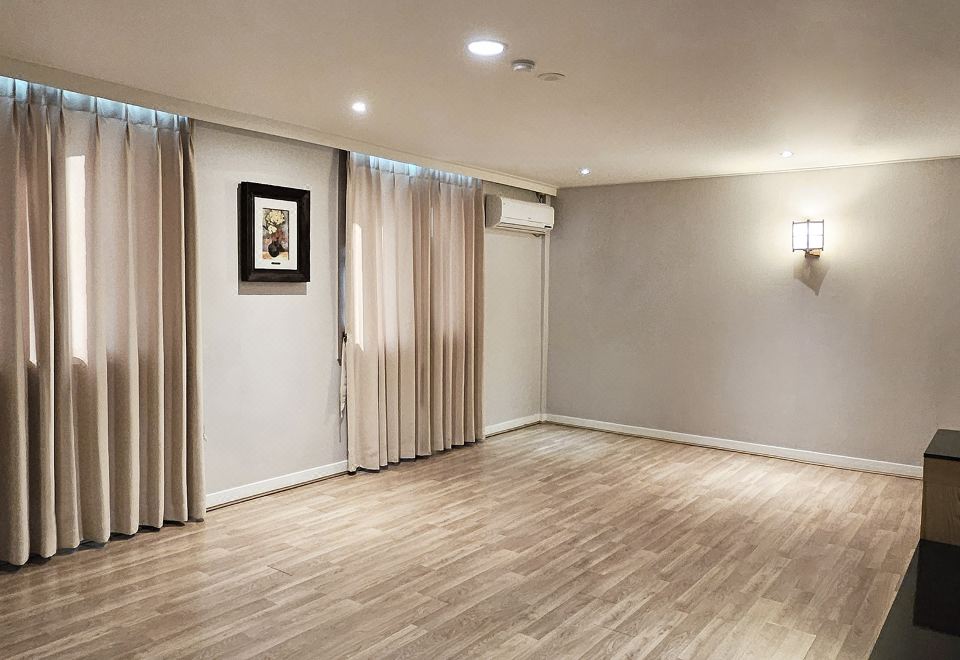 Pungnam Tourist Hotel Over view