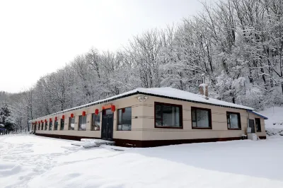 Half Mountain Snow - Xue Gu Xin He Inn (China Xue Gu Scenic Area Store) Hotels in 