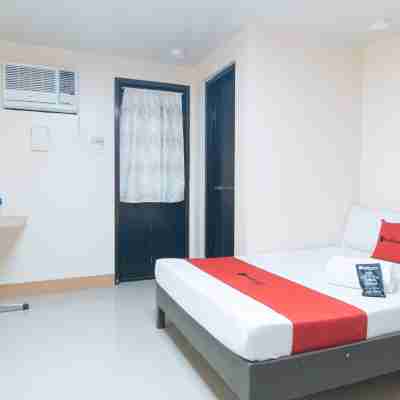 RedDoorz @ Isabelita Hotel Tuguegarao City Rooms