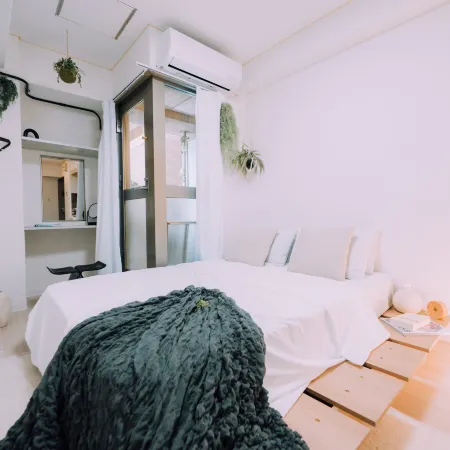 Minimalist Loft 7: Namba Compact Studio & 24/7 Gym