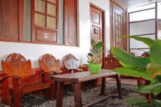 RedDoorz Hostel @ Deomar Hometel & Farm Cafe Vigan Ilocos