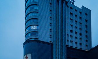 Qinglong Hotel - Housity