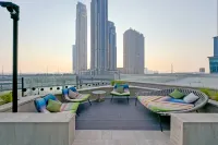 bnbme | Luxurious Canal View Apt w/ Pool & Gym