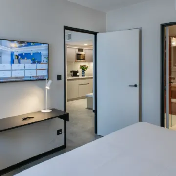 Sevenline Aparthotel - Work & Spa Hotel dekat Basilika St-Sernin