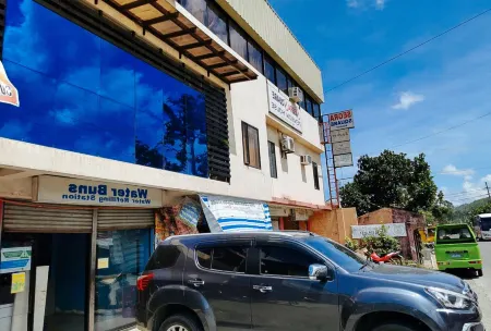 RedDoorz Segra Square Pension House Отели в г. Баламбан