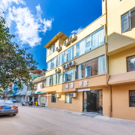 Anning Taoxi Hotel (Wuyue Plaza)