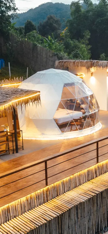 ลักชูรี่ โดม