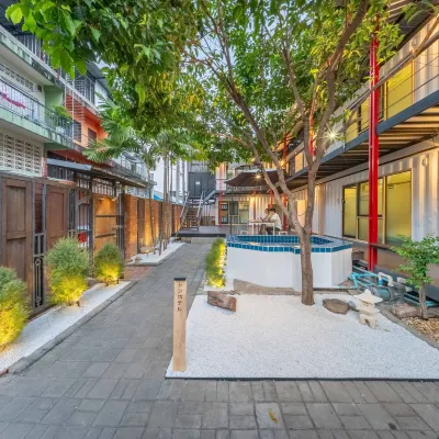 SHIN Hostel Changphuak ChiangMai Отели рядом с достопримечательностью «Ворота Чанг Пуак»