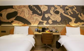 IU Hotel (Mengzhou Bus Station Huichang South Road)