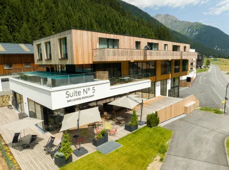 All-Suite Resort Paznaun Inklusive Silvretta Premium Card Отели в г. Mathon