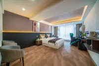 Blue Gum Zhenxiang Hotel - parkir