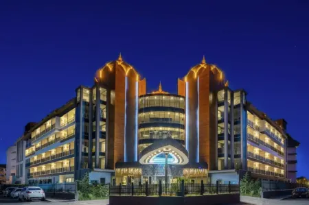 Arnor de Luxe Hotel & Spa Отели рядом с достопримечательностью «Raşit İnternet Cafe»