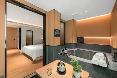 Waterfront Huiting Hot Spring Hotel Các khách sạn ở Phong Thuận