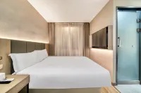 Yunbai Cloud Hotel (Shanghai Universitychang Middle Road Subway Station) Hotels in Shanghai