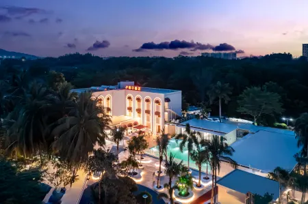 Coconut Resort Hotel Отели рядом с достопримечательностью «Hainan Ocean Paradise»