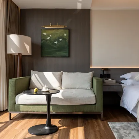 Ruili Bai'an Riverview Hotel (Delong International Jewelry City Branch)