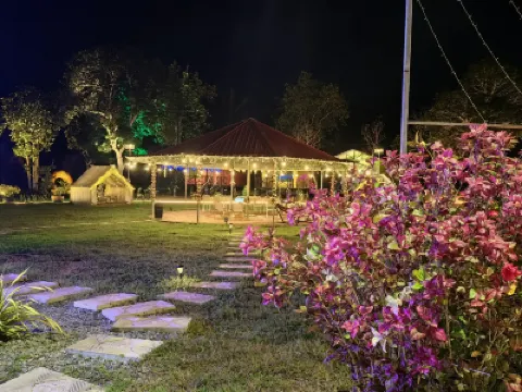 MEDAN BUNGA RAYA RESORT PEKAH SDN BHD周辺のホテル