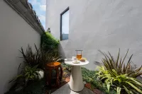 Tengchong Xixili Hot Spring Homestay (Heshun Ancient Town)
