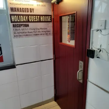 FOUR SEASONS HOSTEL Отели рядом с достопримечательностью «Монумент Воссоединения»