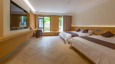 Longmen Holiday Hotel (located on the sea side)
