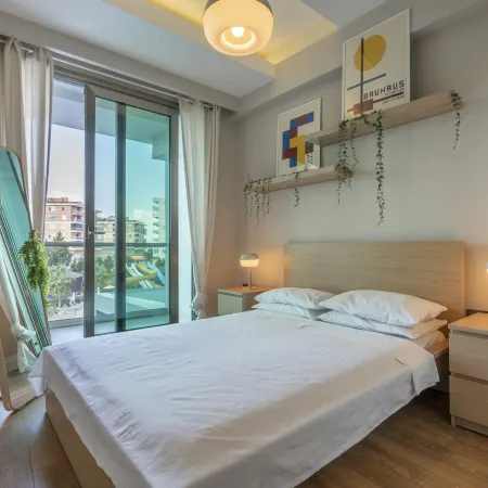 Sirius Town Apartment with Pool, Spa & Gym Near Beach & Mall